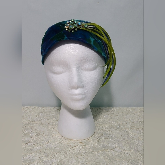 Vintage 1950s Cocktail Pillbox Hat Feather Rhinestone Turban Velvet Blue Green